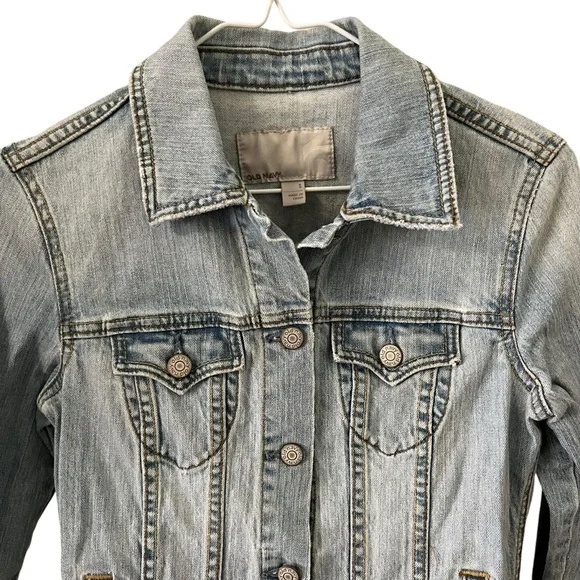 Old Navy light wash classic denim jacket size small lightweight jean jacket - Picture 2 of 5